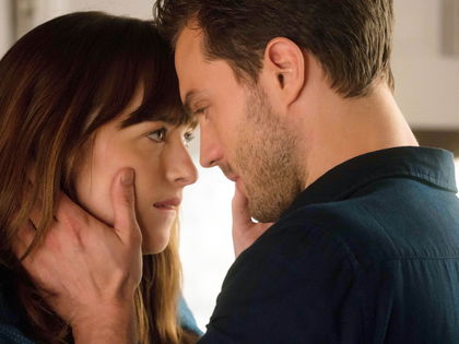 Diese Parodien zu "Fifty Shades of Grey" müsst ihr sehen! - So lustig: Selena Gomez und Ellen DeGeneres als "Anastasia Steele"