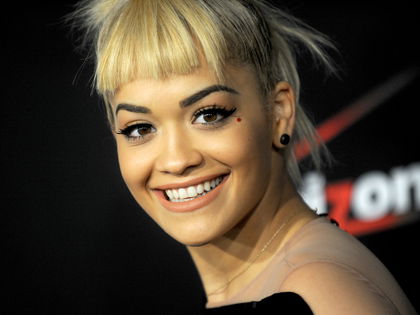 Rita Ora völlig verändert! Was ist mit ihrem Gesicht passiert? - Bei der "Fifty Shades Darker"-Premiere in London schockte die Sängerin mit erstarrter Mimik