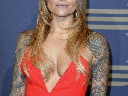Sophia Thomalla: Lässt sie sich ihre Tattoos entfernen? DIESES Foto sorgt für Spekulationen - Die Schauspielerin: "Wir haben einiges zu tun"