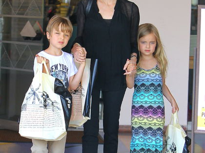 Schock für Brangelina: Nanny lässt Vivienne Jolie-Pitt fallen! - Achtjährige fällt auf den Kopf! Insider: "Als Brad davon hörte, flippte er aus"