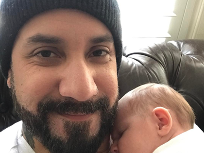 Aww! Hier zeigt „Backstreet Boys“-Star A.J. McLean zum 1. Mal seine neugeborene Tochter - Die kleine Lyric Dean erblickte vor drei Wochen das Licht der Welt