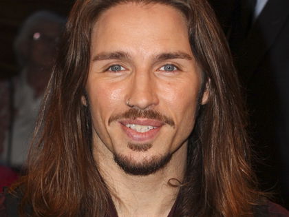 Gil Ofarim: So süß sah der Sänger früher aus - Der Musiker schwelgt auf Facebook in Erinnerungen: "20 Jahre her"