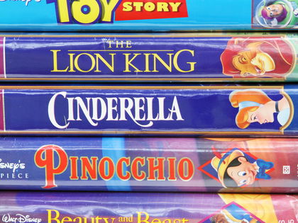 NICHT WEGSCHMEIßEN: Alte Disney-VHS-Kassetten können euch reich machen! - Ihr erratet niemals, wie reich man mit manch alter Disney-VHS werden kann...
