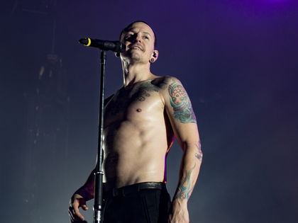 Chester Bennington in Abschiedssong: „Ich dringe einfach nicht zu dir durch“ - Die tragische Geschichte hinter dem Lied „Talking to Myself“