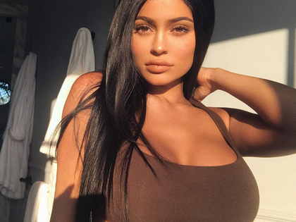 Kylie Jenner im Beauty-Op-Wahn: Dritte Brustvergrößerung!  - Der verzweifelte Wunsch aus dem Schatten ihrer Schwestern zu treten?