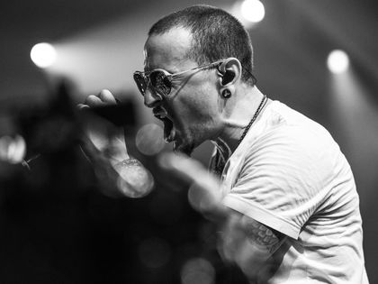 Familien-Drama nach Beerdigung? Die Ex-Frau von Chester Bennington ist stinksauer - Der „Linkin Park"-Frontmann nahm sich im Juli das Leben