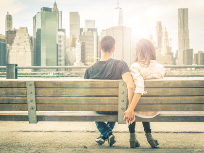 Dating-Phänomen "Stashing": DESHALB verheimlicht er dich! - "Zeig mir deine Freunde und ich sag dir, wer du bist!"