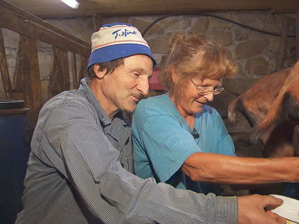 „Bauer sucht Frau“: Marlies mega verliebt! Und dafür verzichtet sie sogar auf fließend Wasser - Der Schweizer Bauer André mutet seiner Herzdame ganz schön viel zu