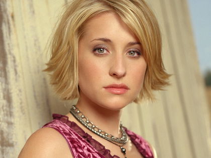 „Smallville“-Star Allison Mack: Ist sie Vize-Chefin einer Sex-Sekte? - Die Schauspielerin soll Frauen versklaven und brandmarken