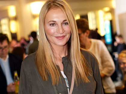 Caroline Beil: Sie sieht zehn Jahre jünger aus – und dieser Mann steckt dahinter! - Die Neu-Mama präsentiert sich komplett verändert im blonden Sleek-Look
