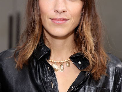 Curtain Bangs sind jetzt DER Pony-Trend - Diesen Look tragen Alexa Chung, Dokota Johnson und Co.