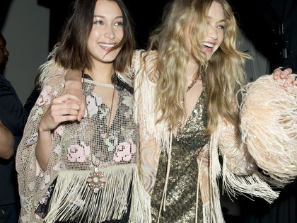 Gigi und Bella Hadid: So sexy wie nie! Die Schwestern ziehen doppelt blank - In der britischen Vogue lassen die „Victoria's Secret“-Engel die Hüllen fallen