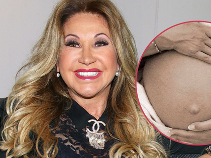 Große Überraschung! Carmen Geiss zeigt sich mit Babybauch - Die Millionärs-Gattin posiert jetzt mit runder Kugel bei Facebook