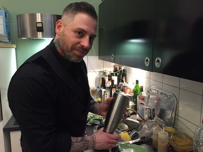 Das perfekte Dinner: Durchfall-Desaster bei Kandidat Patrick - Dem Gastgeber mit Laktose-Intoleranz passiert an Tag 1 ein Malheur