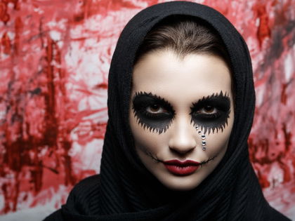 Make-up für Halloween UND den Alltag - So verschwendest du kein Geld für Grusel-Schminke
