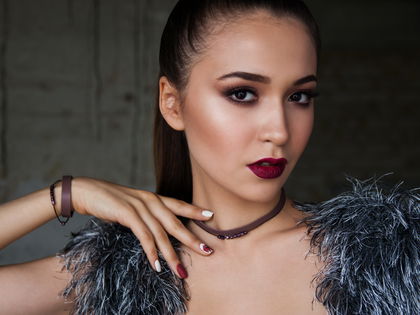 Die 9 besten Tipps, damit dein Gesicht schlanker aussieht - Mit dem richtigen Make-up und den geeigneten Accessoires ist das ganz leicht