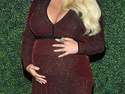 Schwangere Jessica Simpson: Fast 90 Pfund zugenommen - "Das Überessen war schon immer ein Problem für sie"