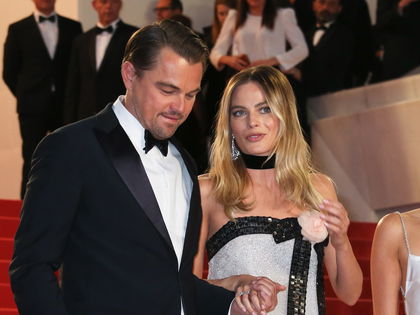 Leonardo DiCaprio & Margot Robbie: Was läuft denn da? - Die beiden Stars liefen händchenhaltend über den roten Teppich