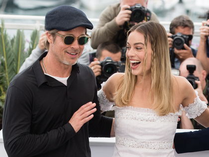Margot Robbie & Brad Pitt: Fremdflirt mit Folgen - Crew-Mitglied: "Sie ist so auf ihn fixiert, dass wir uns schon alle lustig machen"