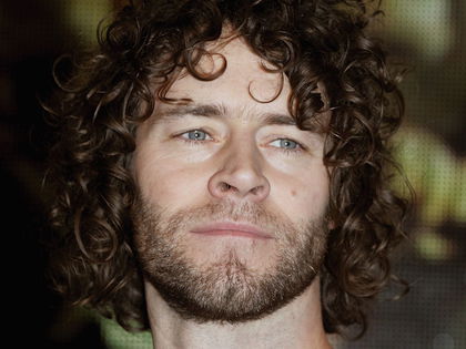 Howard Donald: Große Sorge um den "Take That"-Star - Der Sänger muss eine Augenklappe tragen