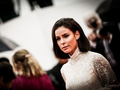 Lena Meyer-Landrut: Unfall-Drama - Die Sängerin liegt flach
