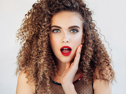 Lippenstift: Dieser Lipstick wechselt seine Farbe - Von Grün zum ultimativen Pink