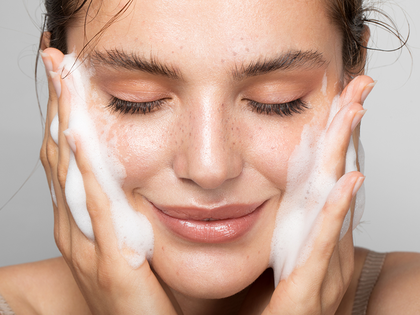 Double Cleansing: Bye, bye Pickel! So bekommst du endliche reine Haut