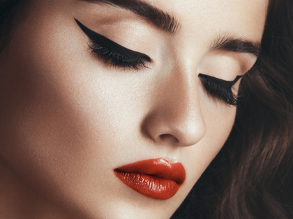 Mit dieser Schablone gelingt dir der perfekte Eyeliner-Strich in Sekunden - So können sich selbst Anfänger sexy Cat Eyes zaubern