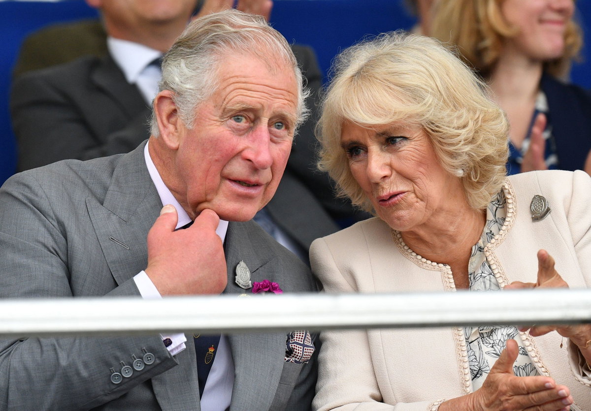Camilla und Charles besprechen sich