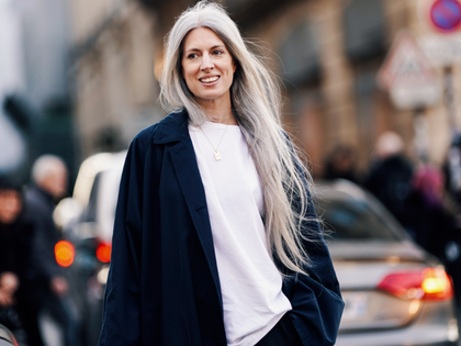 Graue Haare pflegen: So trägst du dein Silber mit Stolz - Schluss mit dem ständigen Färben!