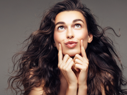 Schöne Haare: Dieser simple Trick wird dein Leben verändern! - Warum du unbedingt auf einem Seidenkissen schlafen musst
