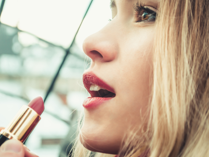 Lippen: Dieser Nude-Lippenstift geht im Netz durch die Decke - Dieses Beauty-Piece ist perfekt für den Alltag