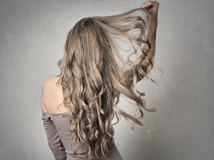 Haarausfall stoppen: Dieses Drogerie-Shampoo wirkt Wunder - Für mehr Widerstandskraft und eine gesunde Mähne