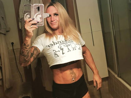 Caro Robens: Trauriges Mobbing-Drama! - Wie ein "abgekochtes Kaninchen mit schiefen Brustimplantaten"