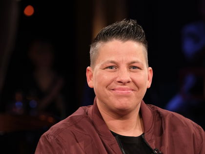 Kerstin Ott revanchiert sich liebevoll bei Pflegeeltern - Werbung mit Herz