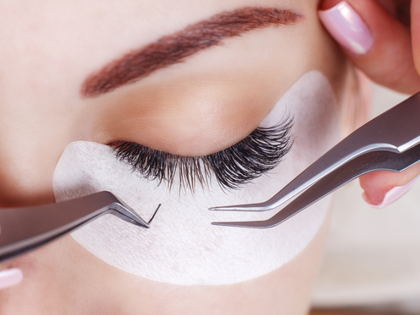Wimpern-Extensions entfernen – so klappt's zu Hause! Die besten Tipps und Tricks