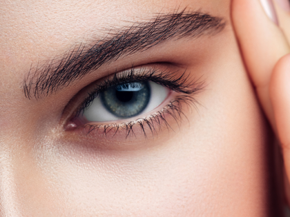 Make-up Hack: So rutscht dein Concealer nicht mehr in die Falten - Auf diesen einfachen Trick schwören Beauty-Gurus