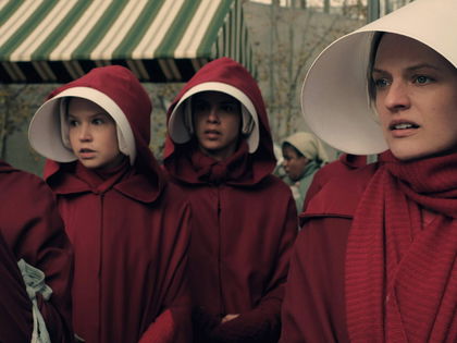 "The Handmaid’s Tale": Krasse Enthüllung! SIE ist schwanger - Kommt in Staffel 4 die Wende?
