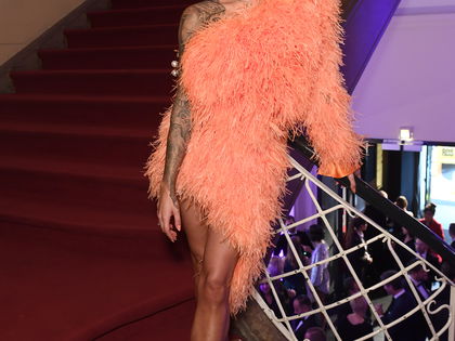 Sophia Thomalla: Sexy Foto – doch kürzer dürfte ihr Rock nicht sein - Achtung, Hottie-Alarm!