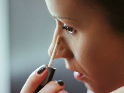 Beauty-Trend: Dieser Concealer wirkt glättend wie eine Anti-Aging-Creme - Wirkt mit Koffein effektiv gegen Schwellungen & Augenringe