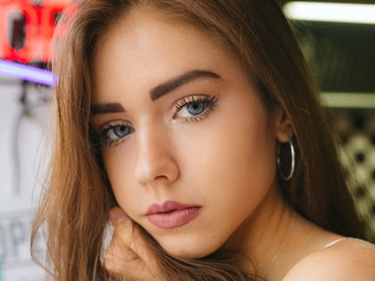 Beauty-Hack: Mit dieser Schablone gelingen perfekte Augenbrauen in 5 Sekunden - Ruckzuck-Styling perfekter Wow-Brows