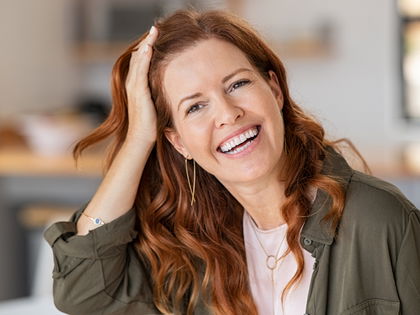 Haarpflege ab 50: Auf dieses 5-Euro-Shampoo schwören Frauen in den Wechseljahren