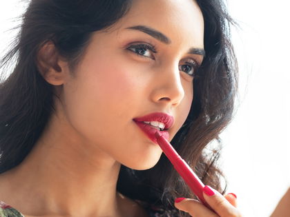 Beauty-Trend: Dieser Drogerie-Lippenstift vereint 24-Stunden-Halt und Pflege - Langanhaltendes Ergebnis dank Mikro-Flex-Technologie
