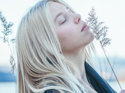 Anti-Aging: Dieses Retinol-Serum aus der Drogerie ist besonders mild zur Haut - Pflanzlicher Falten-Killer