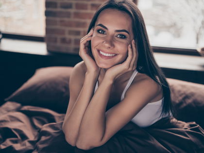 Anti-Aging: Diese Drogerie-Creme bekämpft Pigmentflecken im Schlaf - Regenerierende Nachtcreme mit Hyaluron