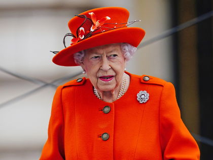 Queen Elizabeth ll: So hat sie das Jahr ohne Prinz Philip (†99) überstanden - Unterdrückt sie ihre Trauer?