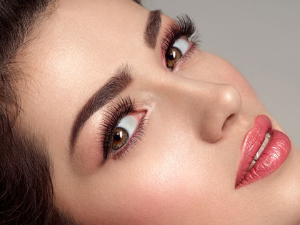 Schöne Wimpern: Diese Drogerie-Mascara sorgt für Mega-Schwung – ganz ohne Wimpernzange - Für rundum eindrucksvolle Lashes