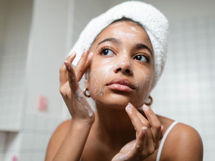 Hautpflege: Dieser Drogerie-Cleanser wirkt wie ein chemisches Peeling - Reinigung mit AHA und PHA
