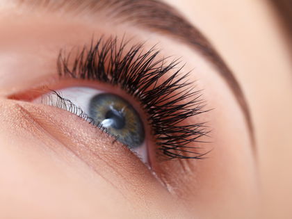 Lange Wimpern: Das sind die 7 besten Hausmittel