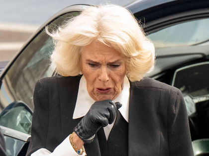 Herzogin Camilla: Mysteriöse Krankheit? Fans sind in Sorge - Seltsames Zittern in den Händen